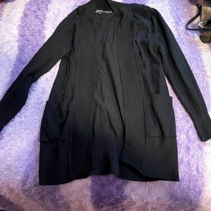 Ladies small cardigan with pockets